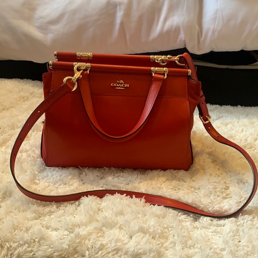 Coach X Selena Gómez Red Satchel.